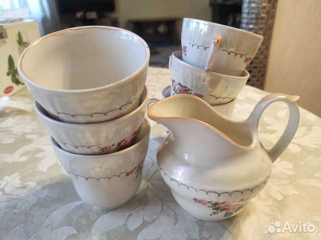 Чашки 6 штук и молочник
