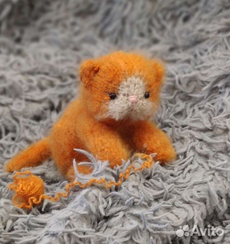 Рыжий котенок (вязаная игрушка)