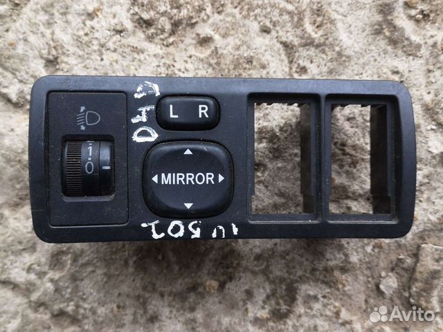 Кнопки зеркал Toyota Corolla