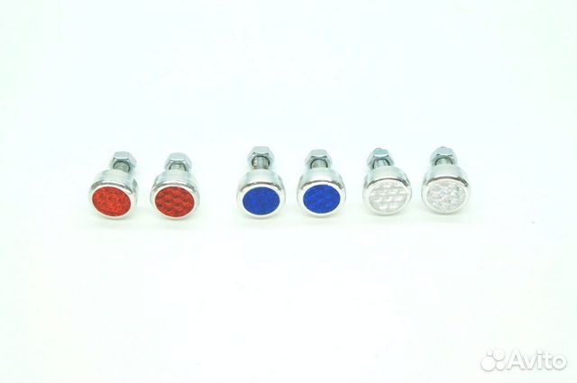 Болты крепления номерного знака с катафотами