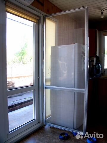 Москитные сетки на двери на кмв