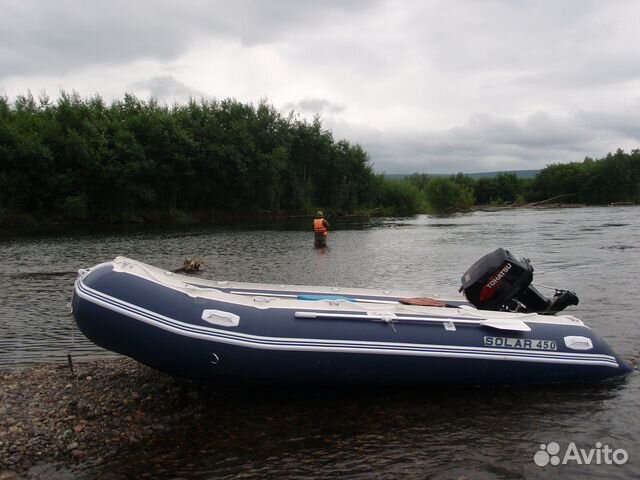 Моторная лодка с водометом