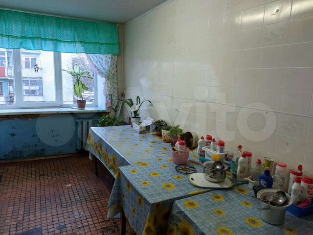 Комната 14 м² в > 9-к., 3/5 эт.