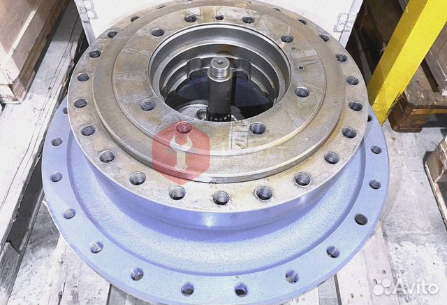 Бортовой редуктор Komatsu PC300LC-8M0