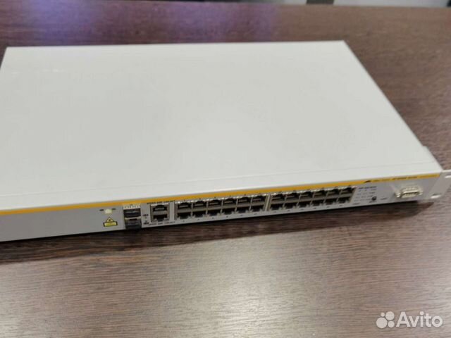 Коммутатор Allied Telesis AT-8000S/24 управляемый