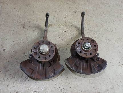 Кулак перед левый W220