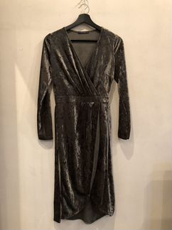 Бархатное платье на запах lime