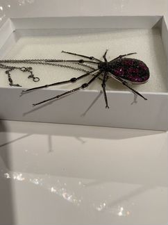 Колье черненое золото с сапфирами,бренд на фото