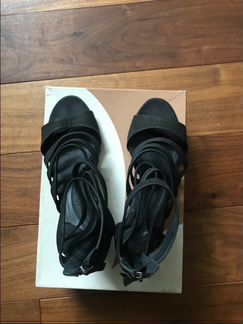 Босоножки кожаные Jiuseppe Torresi