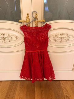 Платье красное