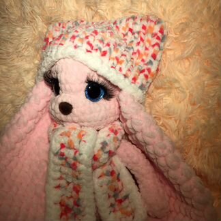 Вязаная игрушка Заюшка