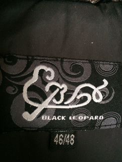 Пальто на пуху новое, размер 50, с капюшоном