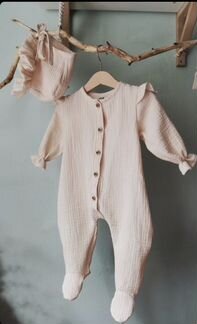 Комбинезон и чепчик из муслина