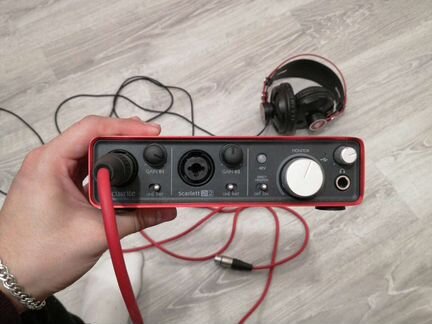 Звуковая карта focusrite 2i2