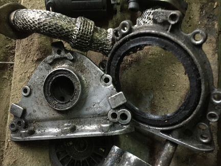 Крышка коленвала передняя 056103153 VW Audi