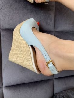 Босоножки на платформе Mascotte голубые