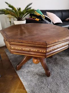 Стол антикварный журнальный низкий