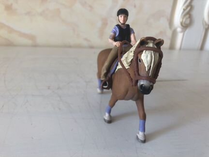 Кобыла с наездницей Schleich