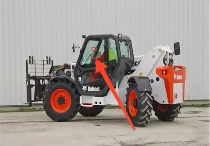 Стекло дверное левое на Bobcat t3571