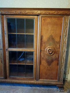 Книжный шкаф