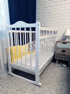 Кроватка детская с матрасом и наматрасником