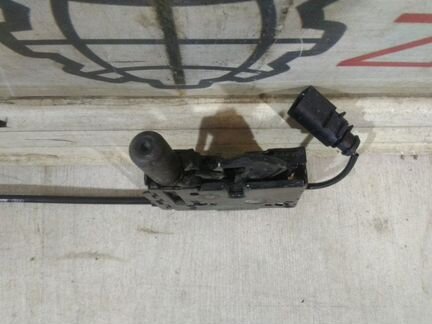 Замок капота Audi A4 B9 2015