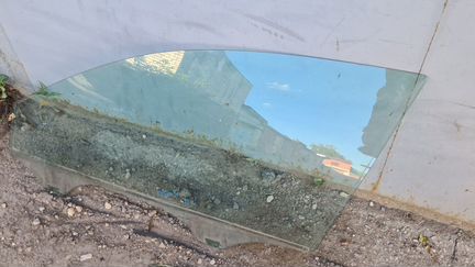 Стекло передней левой двери Пассат Б-5