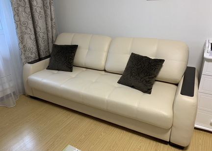 Диван кожаный Фабрика 8 марта