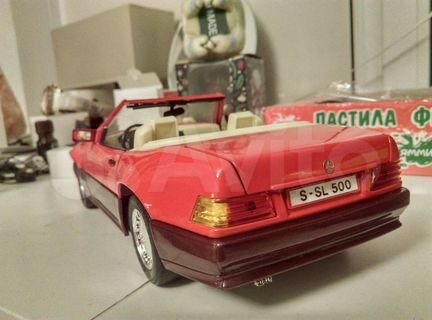 Подарок на Новый год Модель 1:18 Mercedes r129 sl5