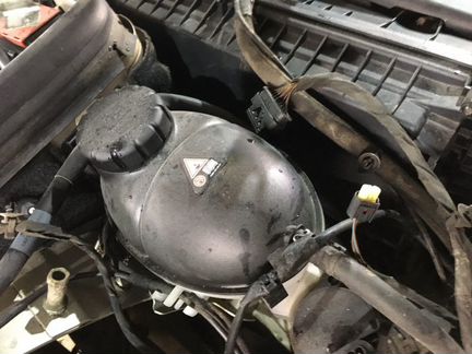 Расширительный бочек охлаждающей жидкости