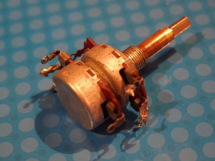 Потенциометр от ресивера Fisher 400