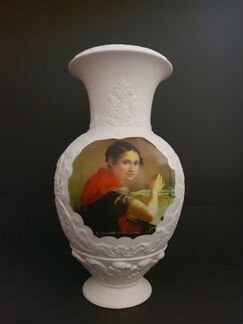 Ваза фарфоровая