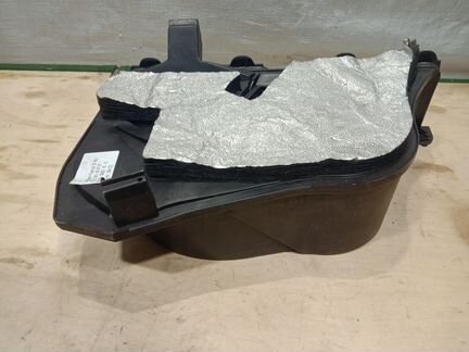 Корпус воздушного фильтра на Mercedes Benz W204