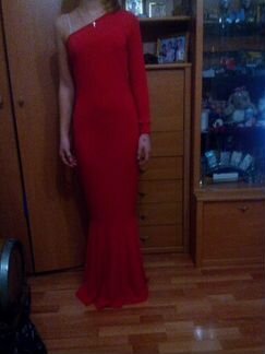 Красивое красное платье в пол новое