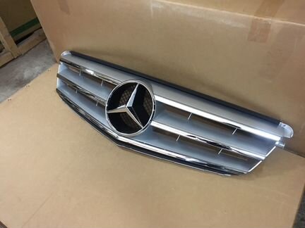 Решетка радиатора Mercedes W204