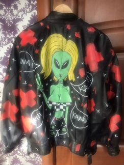 Женская чёрная кожаная куртка oversize