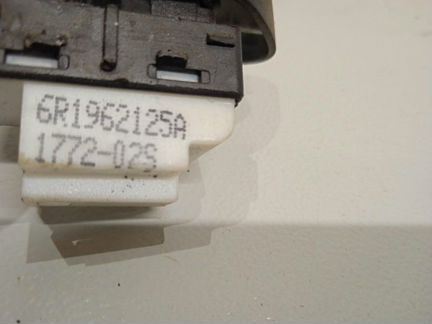 Кнопка центрального замка Volkswagen Polo 612 cfna