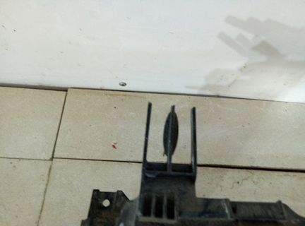 Кронштейн радиатора Audi A4 5поколение (B9) седан