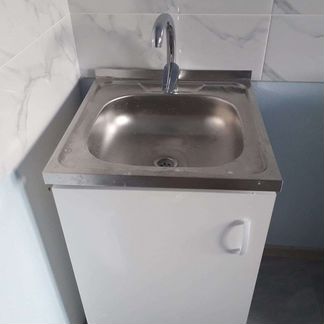 Тумба с раковиной/мойкой и краном