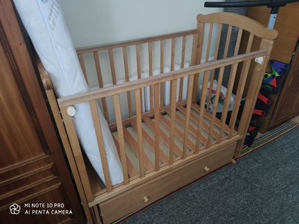 Детская кроватка с матрасом