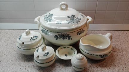 Часть столового сервиза