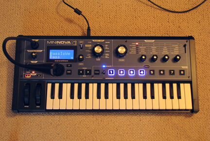 Novation Mininova с сумкой