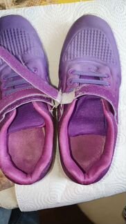 Кроссовки спортивные