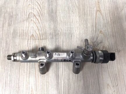 Клапан регулировки давления с рампой правый Vw