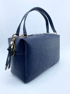 Сумка: Louis Vuitton