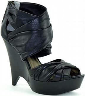 Коктейльные босоножки на танкетке Pelle Moda