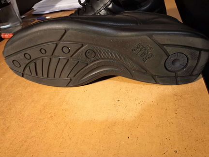 Кожаные кроссовки 43 раз