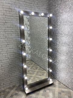 В наличии Зеркало с лампами на колесиках 180*80