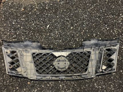 Решетка радиатора Nissan Pathfinder