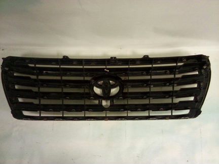 Решетка радиатора передняя верхняя Toyota Land